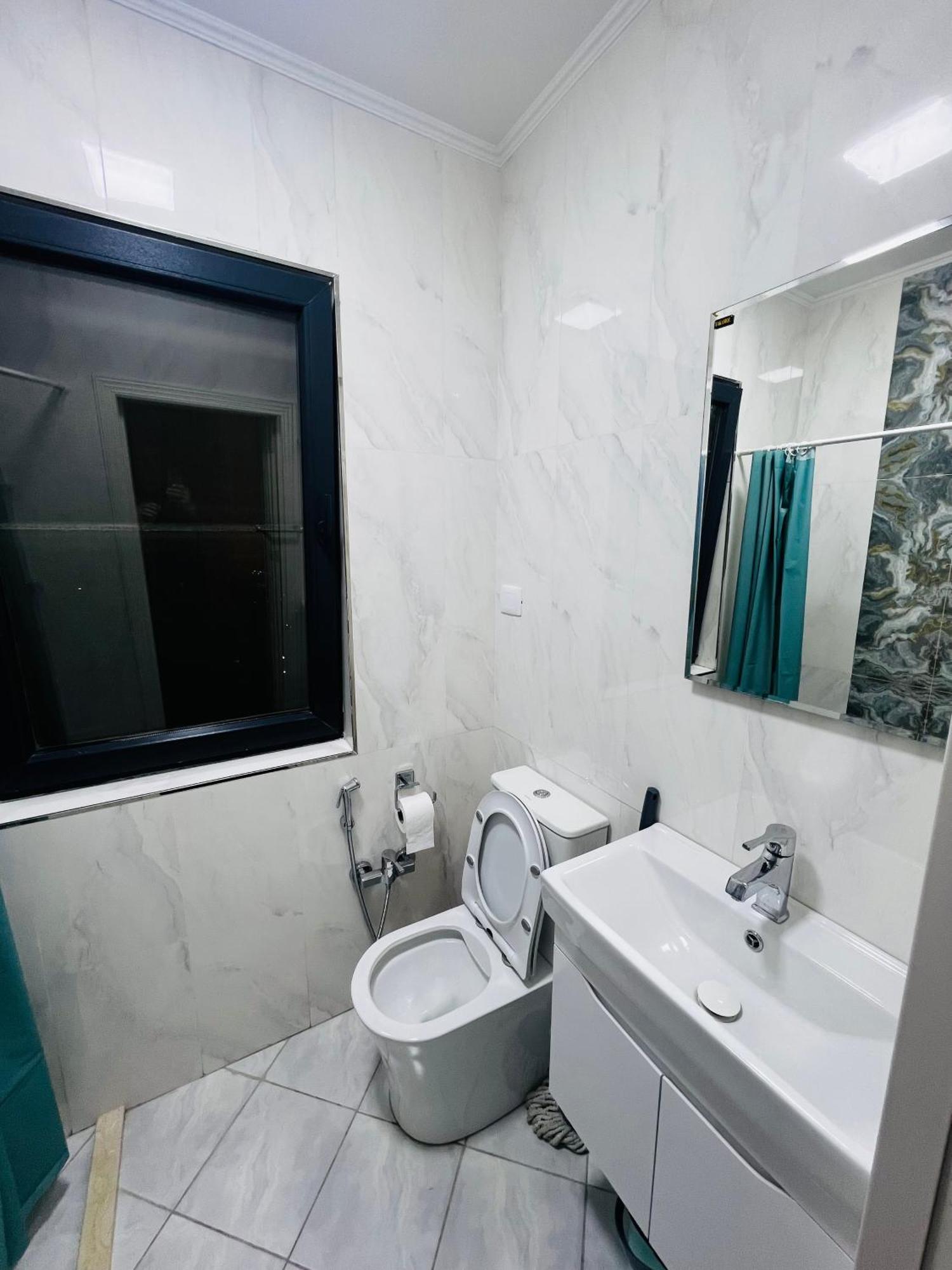 Apartment Secrets *